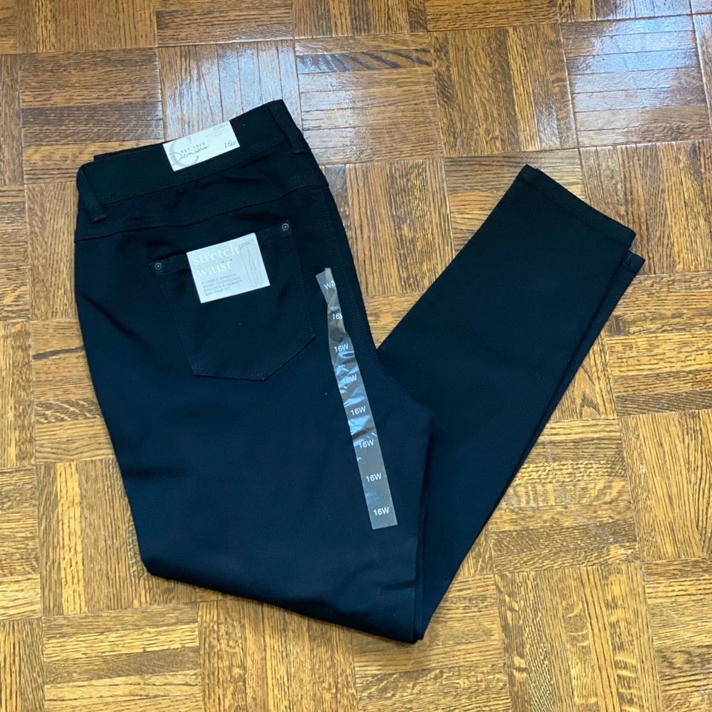 NEW WITH TAGS JEGGINGS